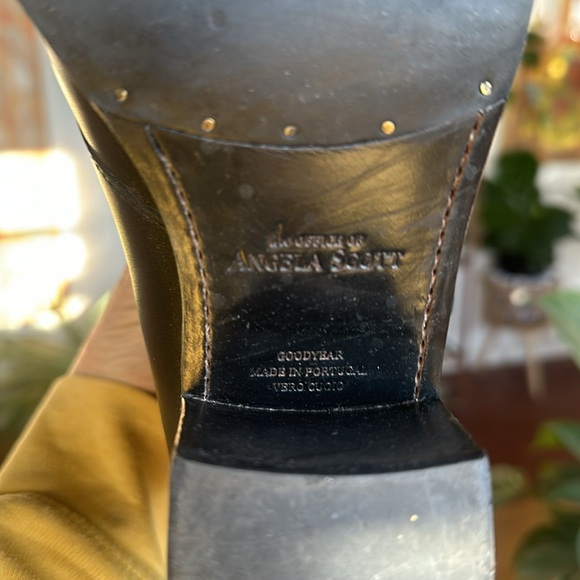 The office of Angela Scott miss Joan boots sz 8 - Picture 7 of 7